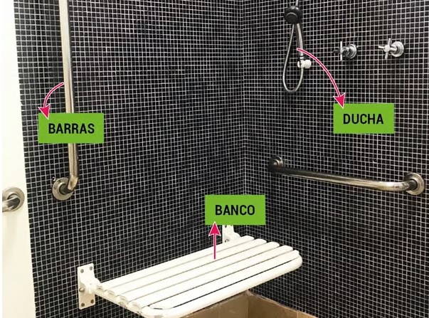 Instalação de itens de banheiro